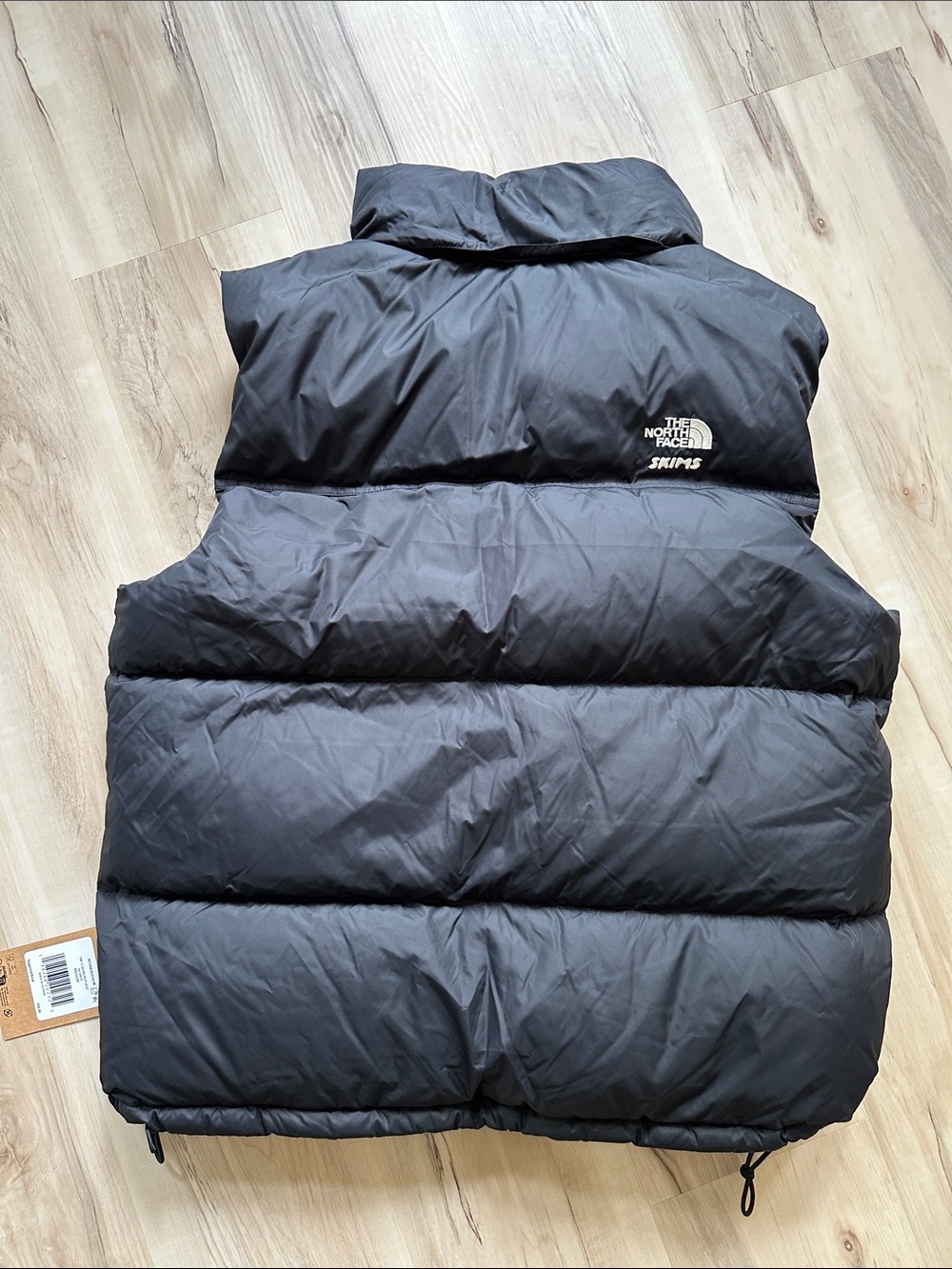 The North Face TNF x SKIMS Nup Vest in Onyx Black - Picture 4 of 4